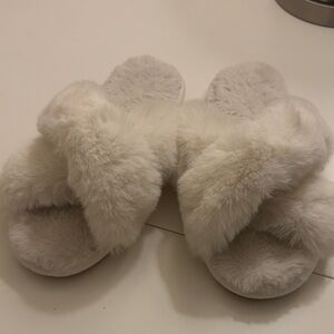 White Furry Flip Flop Style Slippers